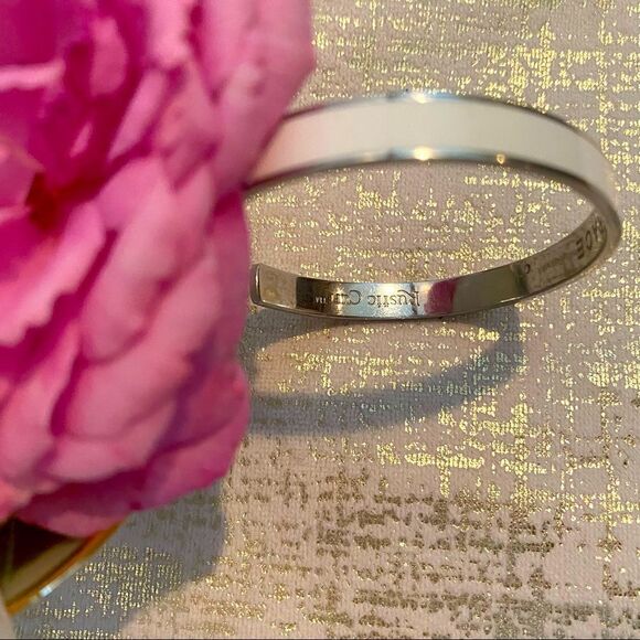 💍RUSTIC CUFF WHITE W/SILVER TRIM BRACELET. Inscribed “Grace” on inside. EUC! - Picture 3 of 7